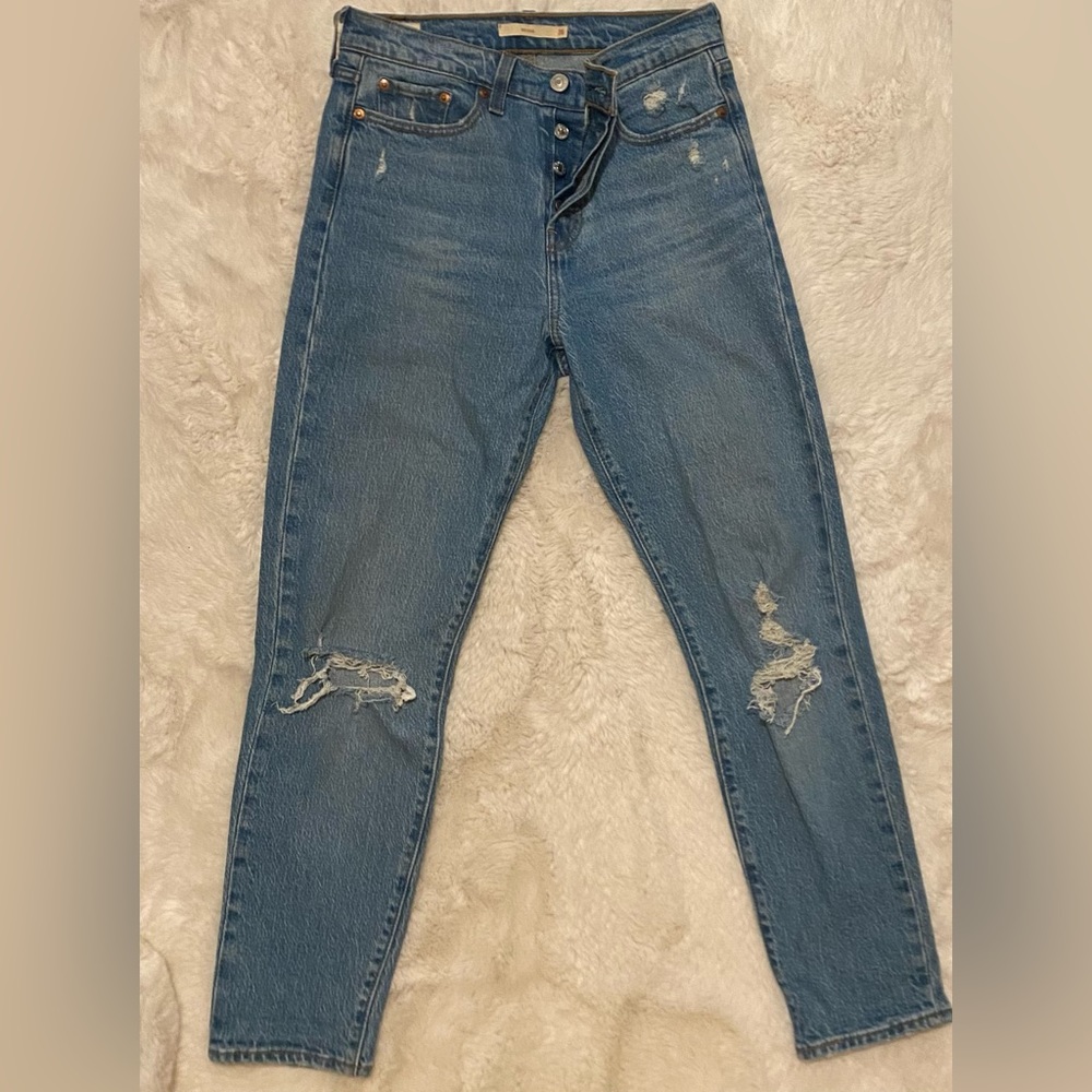 Levi’s size 26 distressed denim